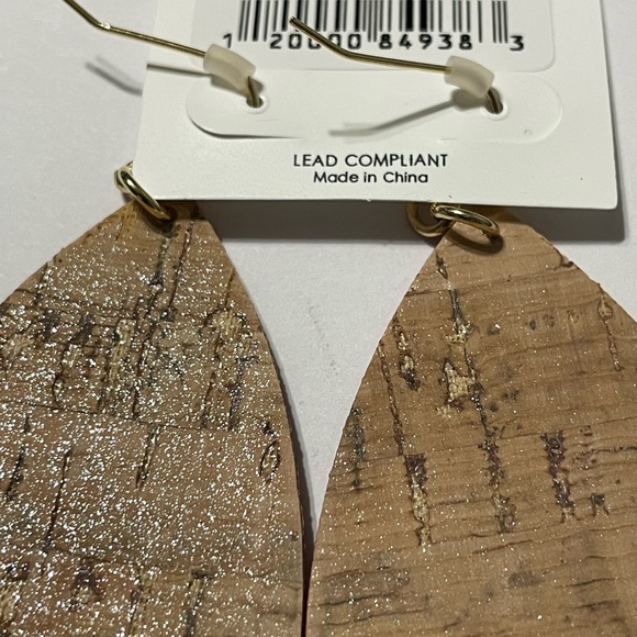 NWT Arrow Print Tear Drop Cork Earrings - Picture 4 of 4